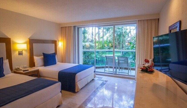 Cozumel Beach-Front Studio w Pool Acces for Romantic Getaway