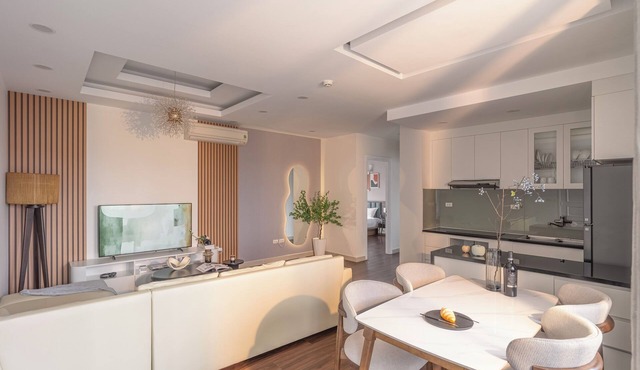 Cozy 2-bedroom apartment with fitness room and AC in charming Hồ Chí Minh
