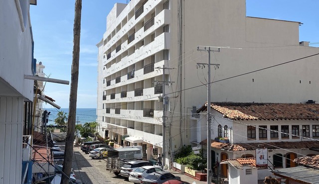 Cozy apartment in the heart of olas altas, pet friendly.