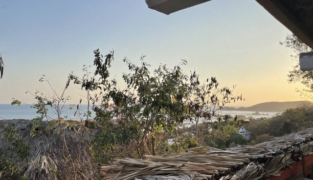 Cozy apartment w king size bed, starlink, safe, pizza oven and an amazing view!