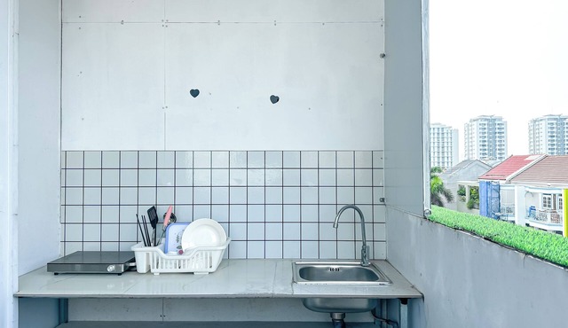 Cozy balcony studio in D7