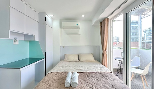 Cozy balcony studio in D7 with chill rooftop