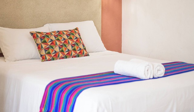 Cozy room with A/C, 5 streets to the central park
