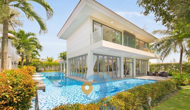 Deluxe 4BR Beach Pool Villa