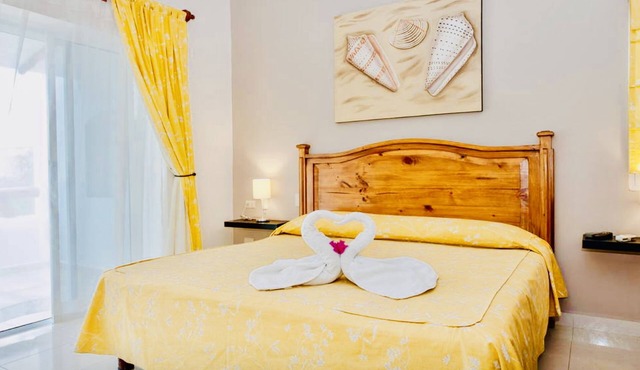 Deluxe Comfort Balcony Room With Swimming Pool Air Conditioning and Parking