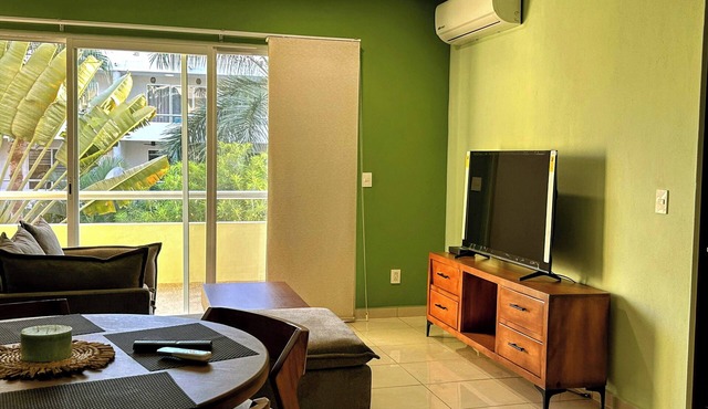 Deluxe condo, pool, BBQ, terrace, gated community, security 24/7. Location