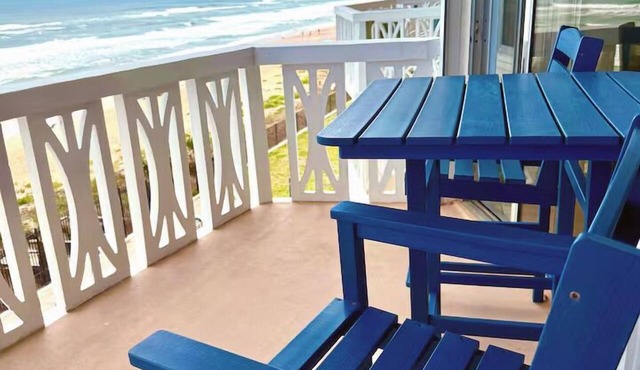 Direct Oceanfront Best Views and Location Balcony Pool Beach Gear