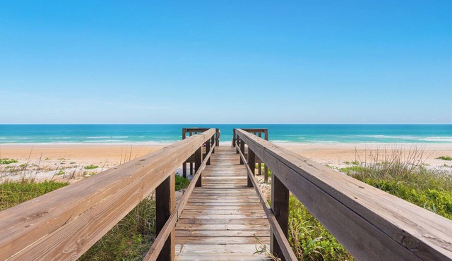 Direct, Oceanfront Pool Home-Margarita Manor in Ormond Beach