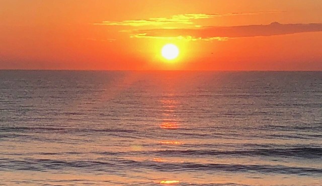 DIRECT Oceanfront, FULLY-UPDATED 2BR/2BA, Vilano Bch, 7 mins to downtown St.Aug!