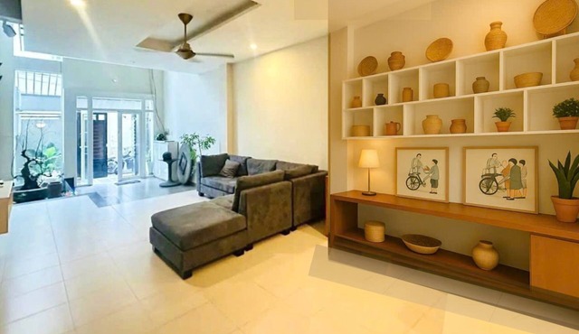District 1 House 4-Bedroom Oasis: Steps to Iconic Ben Thanh