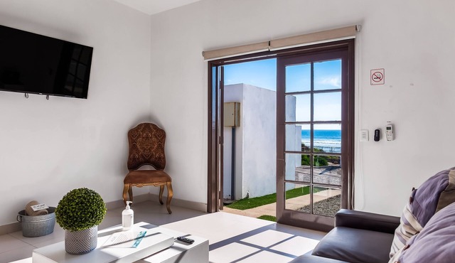 Dog-friendly suite with kitchenette, heated outdoor pool, hot tub, private patio