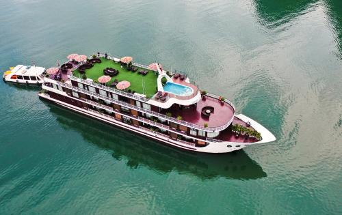 Dora Cruise by HAG