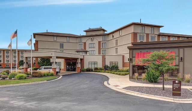 DoubleTree by Hilton Bloomington