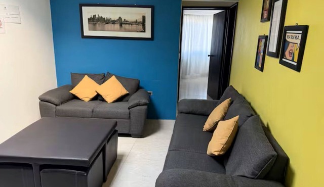 Downtown Apt/Walk to Main Square/Families & Groups