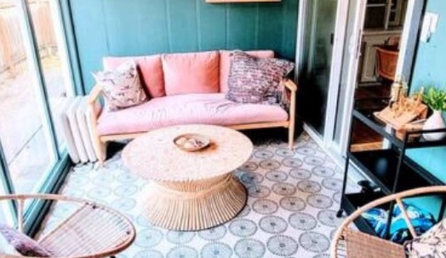 Downtown Designer Duplex close to Beach! Spa Tub, Sunroom, Game Room, EV & more!