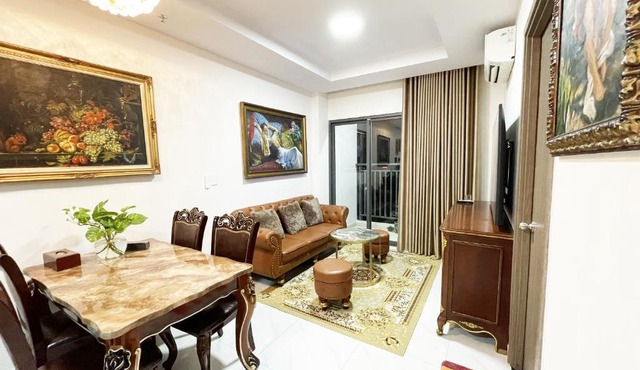 Ductaigallery's Entire Apt & Happy One Building