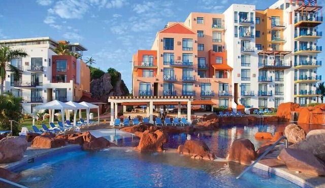 El Cid Marina Beach Hotel | 1BR King Suite