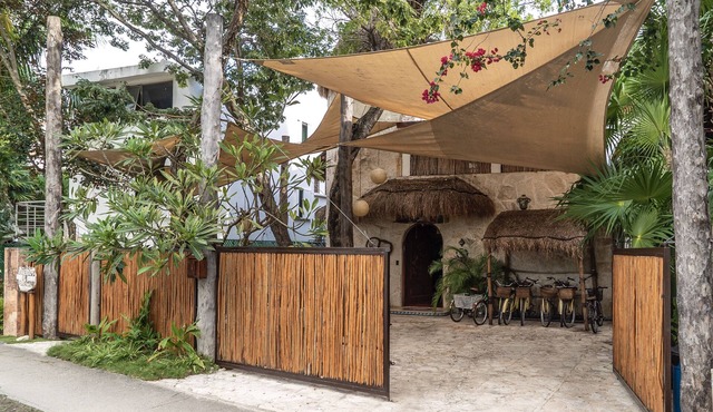 Elegant 4 bedroom Villa with Bikes Included and 120 Paces to a Beautiful Ocean
