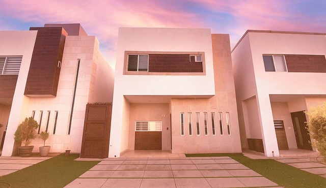 Elegant House w/Alberca 5 min Airport/Consulate