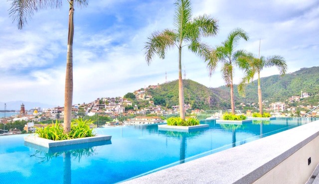 Enjoy beach, pool and jacuzzi in Romantic Zone