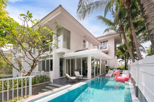 Exclusive 4-BDR Pool Villas on My Khe Beach - Premier Resort