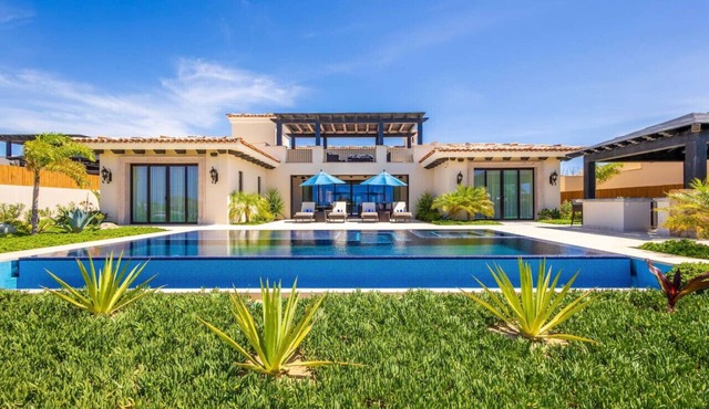 Exquisite 4BR Villa with Breathtaking Views - Golf Cart and Airport Transportation Included!