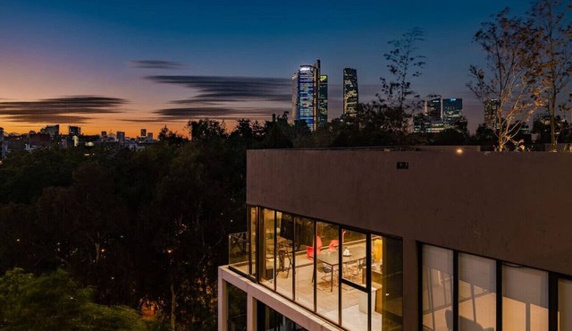 Exquisite Countess Haven: Luxe PH with Rooftop/Gym