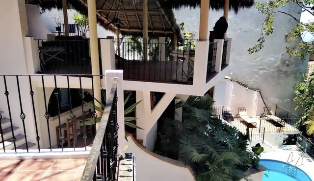 Extraordinary - 3 bdrm, 4 bath home with pool in Conhca Chinas