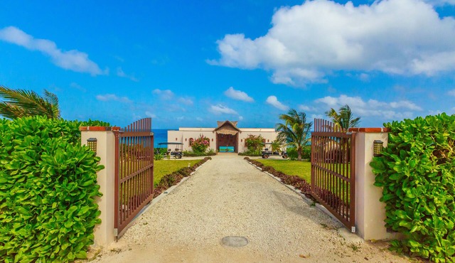 Fabulous Oceanfront Home on the Southern End of Isla