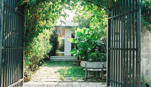 Family Home Villa, close to Ba Na Hills and a golf course. Pets allowed!