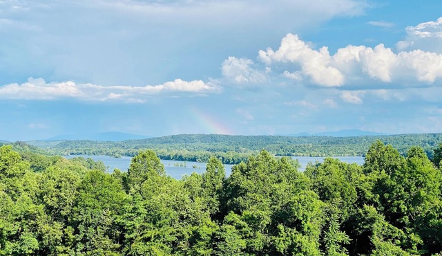 Family Style Tiny Home with Fantastic River Views