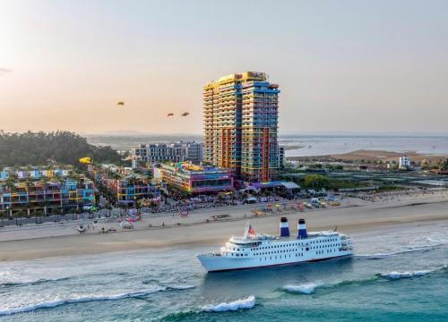 Flamingo Hải Tiến Sea View Condotel