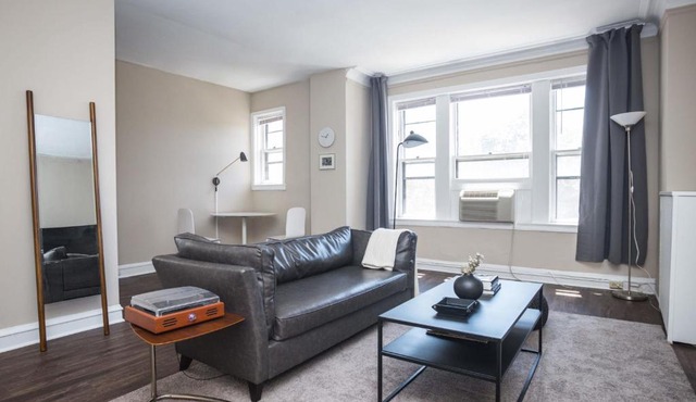 FRONTDESK Nice 1 BR Apt by Smart Museum of Art