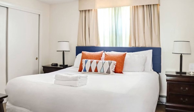 Fully Equipped Kitchen and Free Parking Included for a Hassle-Free Stay