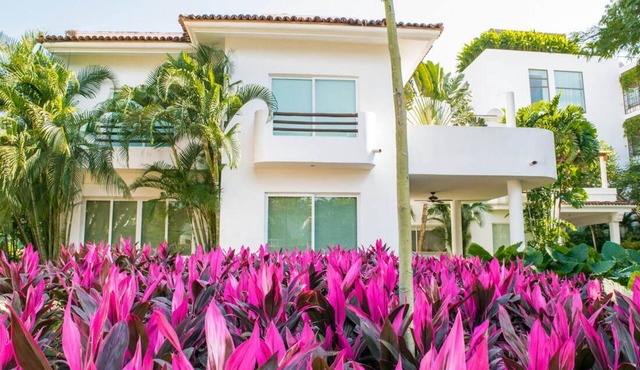 Gated Community with gardens, beach. Your own pool. Healyh Club on -site.