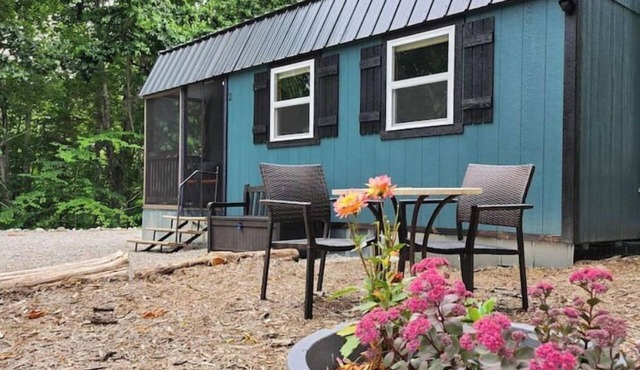 Glamping Tiny Home near Center Hill Lake