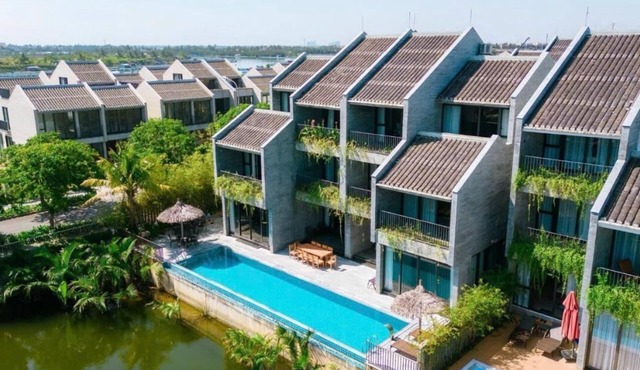 Gold Riverside Apartment & Villa