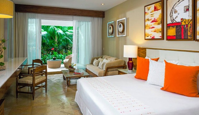 Grand Bliss luxury 5 star 2 bedroom suite w/a Large Balcony with pool