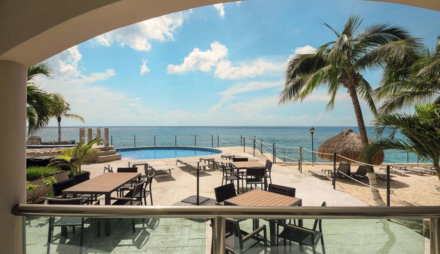 Ground Floor 2 Bdrm Ocean Views! El Cantil LBN