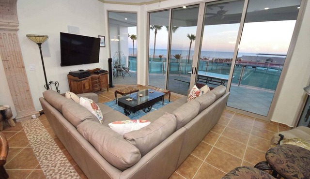 Ground Floor 3 bed 3 bath Steps to Pool and Beach
