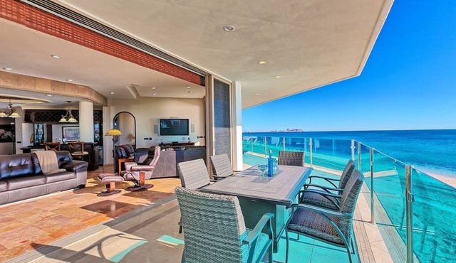Ground Floor Presidential Suite on the Oceans Edge