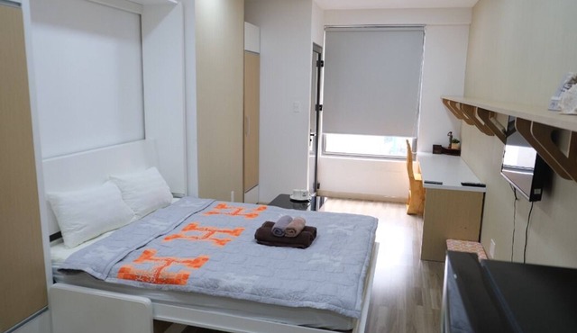 H&T Studio-8mins to AIRPORT & CENTER-FREE Pool & Gym.