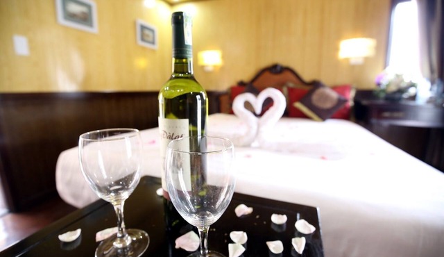 Halong Bay 2 days packaged on Deluxe Cruise