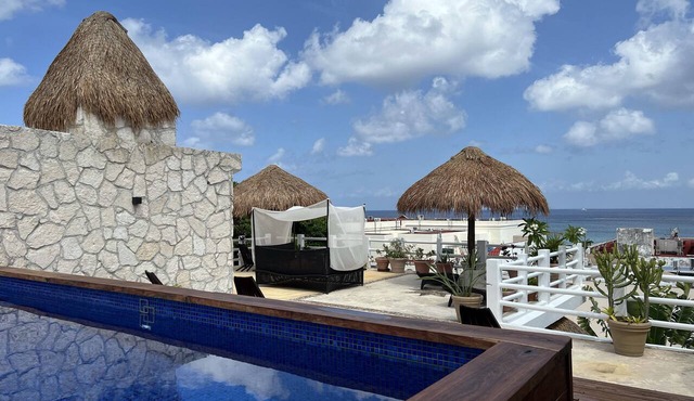 Heart of Cozumel: Modern Suite with Pool, Steps from the Sea