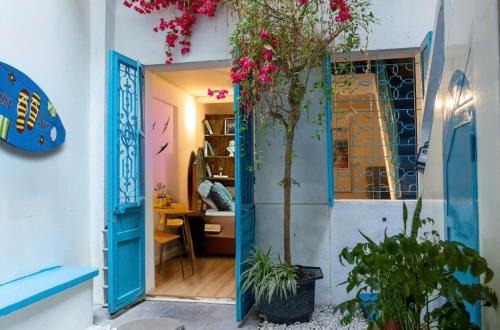 Heart of Hoan Kiem-RARE 4BR Private house unique design travel hub 13pax