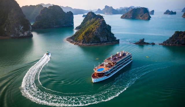 Heritage Cruises Binh Chuan Cat Ba Archipelago