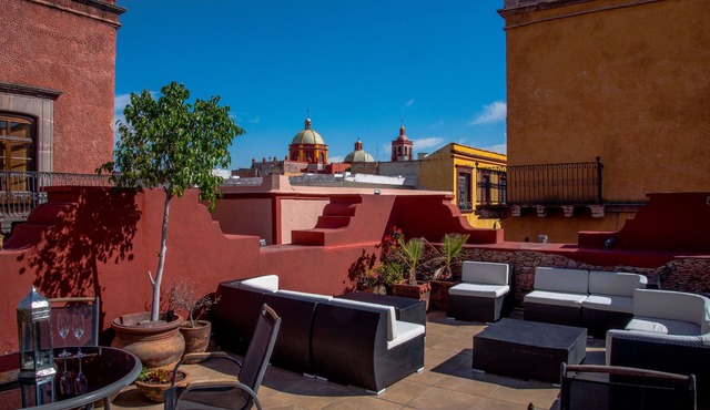 HERMOSA CASA EN EL CENTRO HISTORICO DE QUERETARO CON 6 HABITACIONES