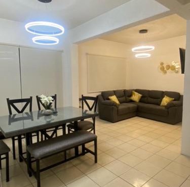 HERMOSA CASA PRIVADA EN FRACC VALLE VERDE, AL SUR DE LA CIUDAD.