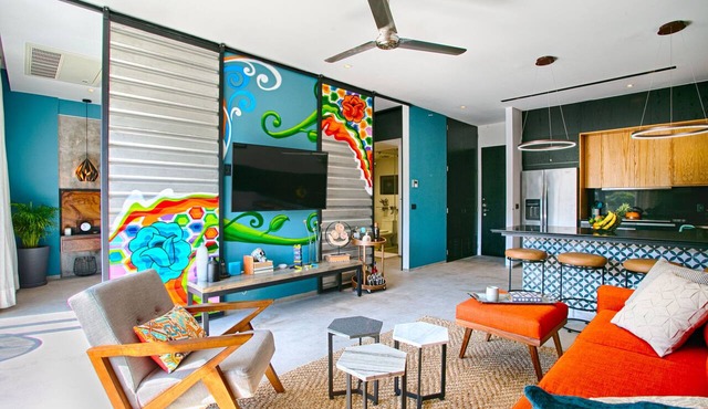 HGTV Loft | Rooftop Pool + Gym + Views + Bar