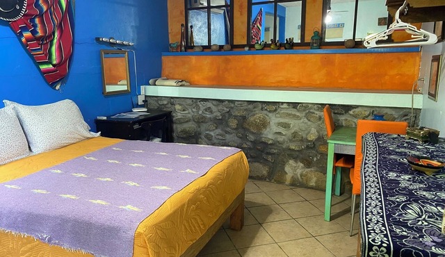 Hideaway Apt 1, Casa Cereza
